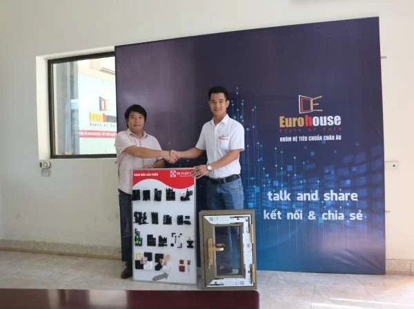 KHÓA DGP tham quan và làm việc tại văn phòng Công ty cổ phần Eurohouse Việt Nam.